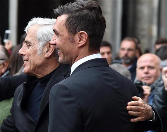 paolo-maldini-khoc-cuoi-trong-le-tang-bo-5