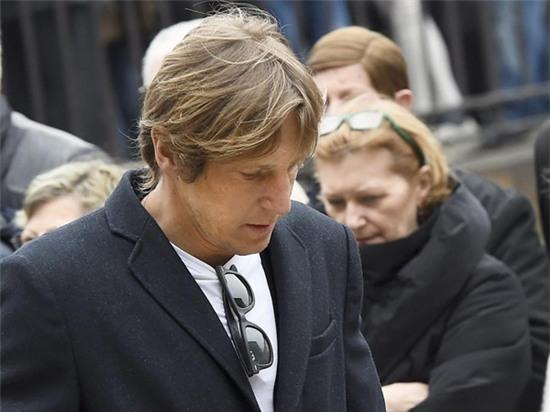 paolo-maldini-khoc-cuoi-trong-le-tang-bo-6