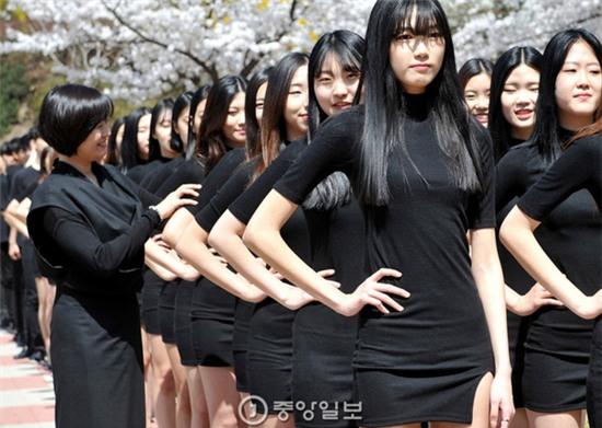Hàn Quốc: Nam thanh nữ tú ngành thời trang khoe dáng siêu chuẩn dưới hoa anh đào - Ảnh 2.