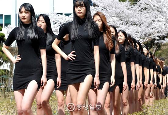 Hàn Quốc: Nam thanh nữ tú ngành thời trang khoe dáng siêu chuẩn dưới hoa anh đào - Ảnh 4.
