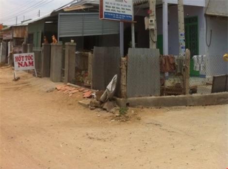 Be trai 11 tuoi bi bat coc sau khi tan hoc hinh anh 1