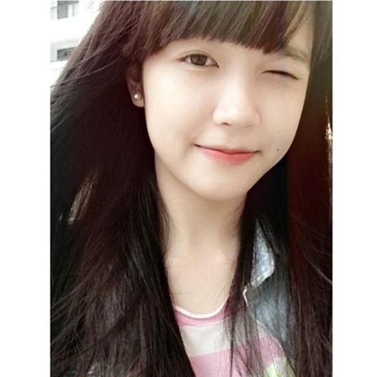 Từng gây bão nhờ nụ cười nháy mắt siêu đáng yêu và giờ cô bạn này là Á khôi của trường Báo - Ảnh 1.