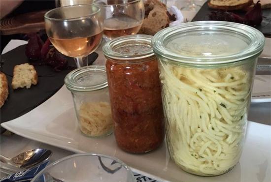 Những địa điểm ăn uống kì dị nên bị đốt trước khi trở thành chuỗi nhà hàng - Ảnh 2.