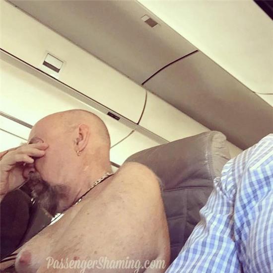 Cư dân mạng tiếp tục bóc mẽ những hành khách khó đỡ nhất trên máy bay - Ảnh 13.