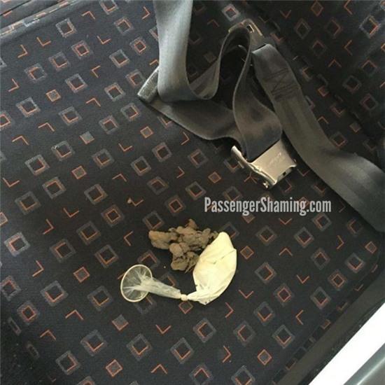 Cư dân mạng tiếp tục bóc mẽ những hành khách khó đỡ nhất trên máy bay - Ảnh 17.