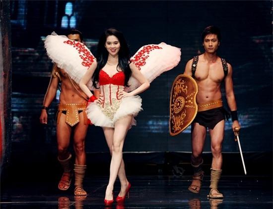 Ngọc Trinh: từ mẫu diễn hội chợ đến nữ hoàng nội y của Việt Nam - Ảnh 11.