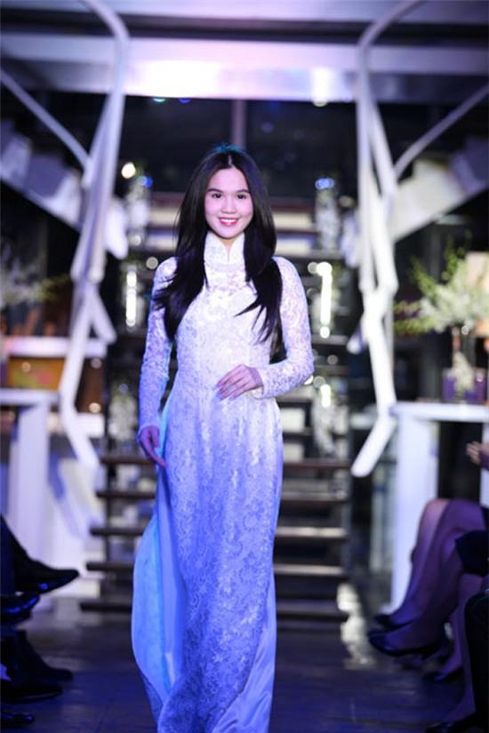 Ngọc Trinh: từ mẫu diễn hội chợ đến nữ hoàng nội y của Việt Nam - Ảnh 14.