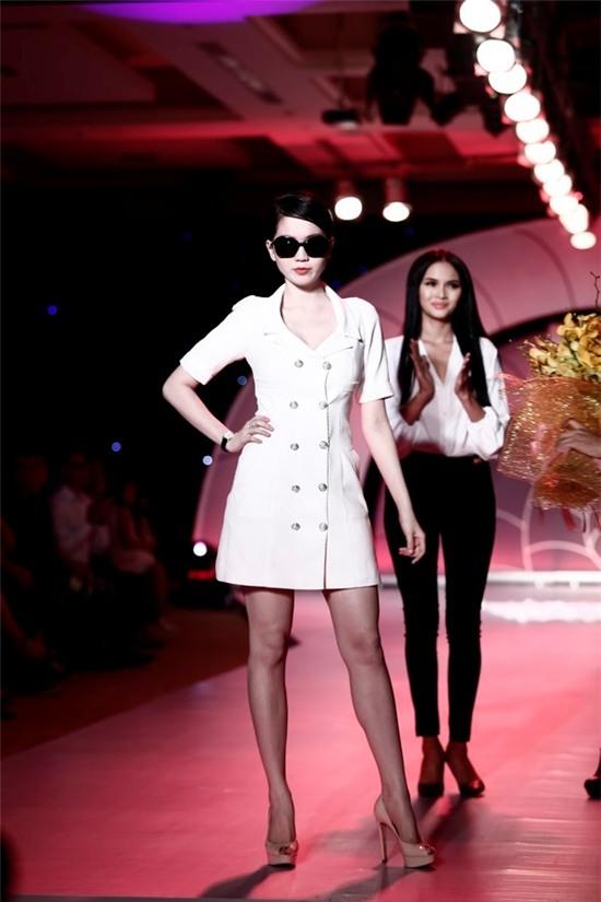 Ngọc Trinh: từ mẫu diễn hội chợ đến nữ hoàng nội y của Việt Nam - Ảnh 18.