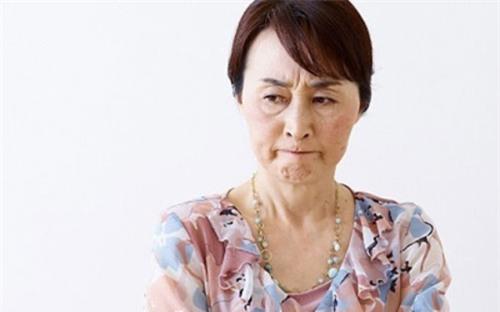 quyet roi khoi nha chong vi con rieng khong duoc yeu thuong - 1