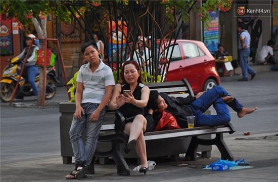 Những hình ảnh xấu xí vẫn chưa thể chấm dứt tại phố đi bộ Nguyễn Huệ - Ảnh 10.
