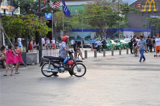 Những hình ảnh xấu xí vẫn chưa thể chấm dứt tại phố đi bộ Nguyễn Huệ - Ảnh 9.