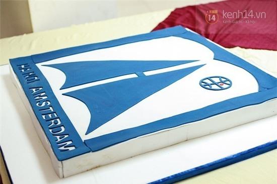 Minh Nhật Masterchef cúi đầu xin lỗi vì đã nhận vơ chiếc bánh mang tặng trường Ams - Ảnh 2.