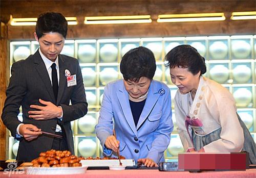 song-joong-ki-lich-lam-khi-dien-kien-tong-thong-9