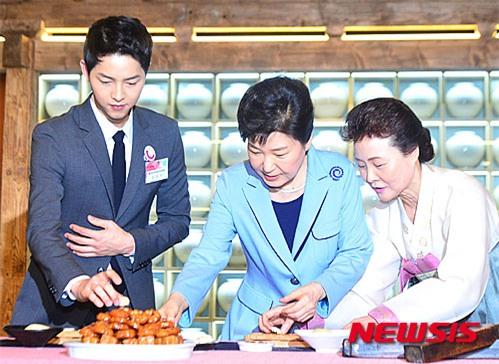 song-joong-ki-lich-lam-khi-dien-kien-tong-thong-10