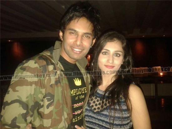 Dien vien 'Co dau 8 tuoi' bi to giat nguoi yeu cua ban than hinh anh 1