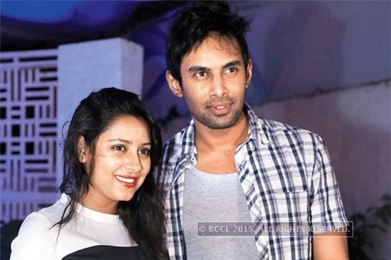 Dien vien 'Co dau 8 tuoi' bi to giat nguoi yeu cua ban than hinh anh 2