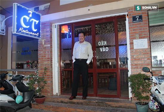 Nguyễn Chánh Tín bảo, thực đơn của quán đều do vợ đảm đương.