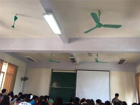 Quạt trần rơi giữa giảng đường Đại học Thương Mại, 2 sinh viên bị thương - Ảnh 4.