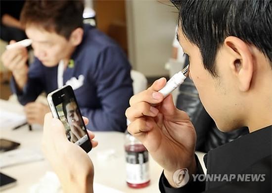 Loạt ảnh cho thấy nam giới Hàn Quốc nghiện trang điểm nhất thế giới - Ảnh 4.