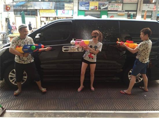 Giới trẻ Việt đã bắt đầu quẩy tới bến ở Tết té nước Thái Lan rồi! - Ảnh 9.