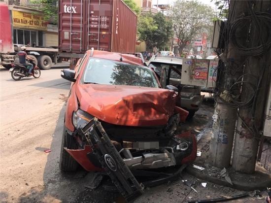 Xe container đứt rơ moóc gây tai nạn liên hoàn, 1 người tử vong - Ảnh 2.