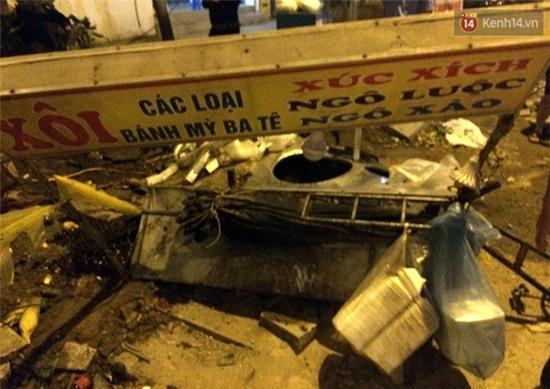 Xe tải 25 tấn bất ngờ mất lái càn quét 1 chiếc xe ô tô con cùng hàng loạt xe máy đỗ trên vỉa hè - Ảnh 3.