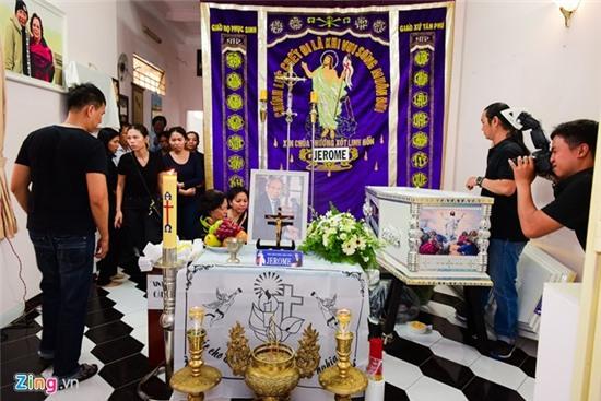 Nghe si Viet khoc khi den vieng nhac si Nguyen Anh 9 hinh anh 1