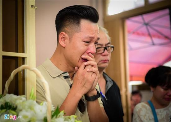 Nghe si Viet khoc khi den vieng nhac si Nguyen Anh 9 hinh anh 13