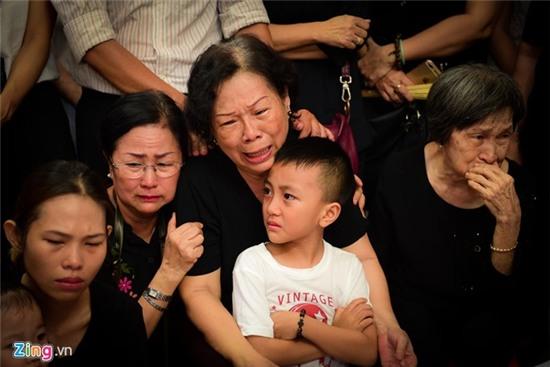 Nghe si Viet khoc khi den vieng nhac si Nguyen Anh 9 hinh anh 2