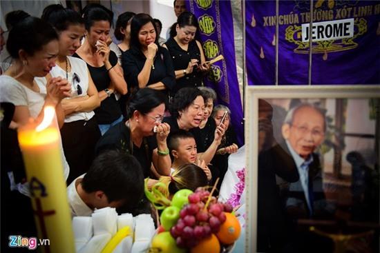 Nghe si Viet khoc khi den vieng nhac si Nguyen Anh 9 hinh anh 3