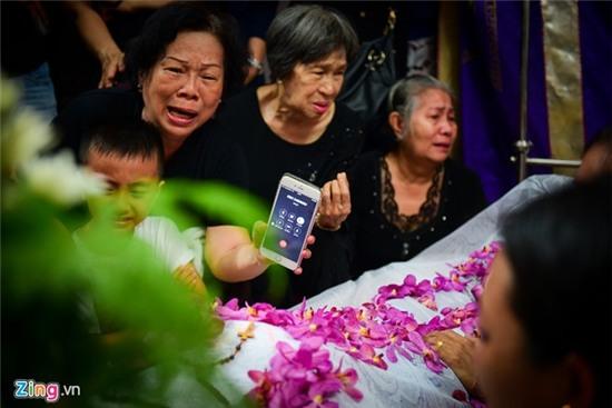 Nghe si Viet khoc khi den vieng nhac si Nguyen Anh 9 hinh anh 4