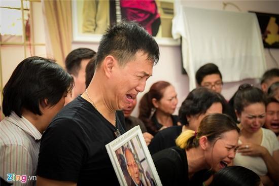 Nghe si Viet khoc khi den vieng nhac si Nguyen Anh 9 hinh anh 5