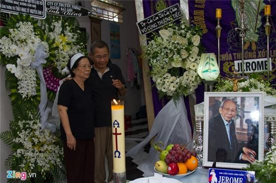 Nghe si Viet khoc khi den vieng nhac si Nguyen Anh 9 hinh anh 7