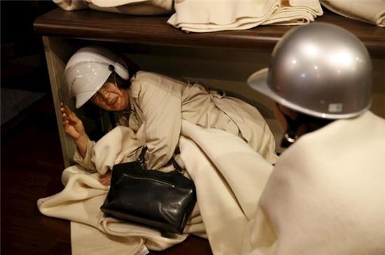 Nguoi Nhat that than sau hai tran dong dat lien tiep hinh anh 4