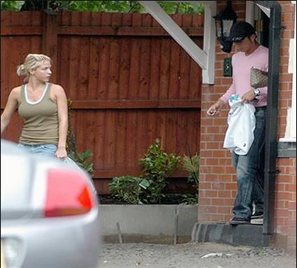 Bồ cũ kể chuyện đá Ronaldo vì ăn nằm với gái mại dâm - Ảnh 1.