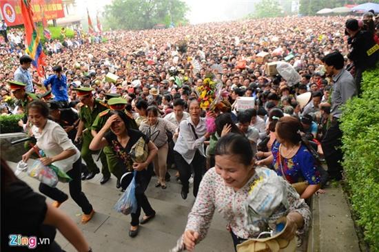 Cuoc giai cuu tre nho trong bien nguoi hon loan o Den Hung hinh anh 15