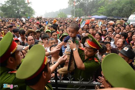 Cuoc giai cuu tre nho trong bien nguoi hon loan o Den Hung hinh anh 7