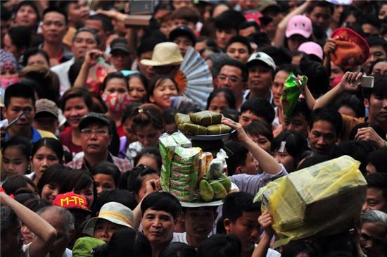 đền Hùng, chen chúc, băng rừng