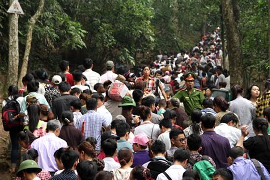 đền Hùng, chen chúc, băng rừng