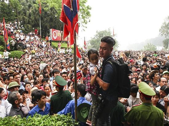 đền Hùng, chen chúc, băng rừng