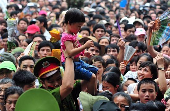 đền Hùng, chen chúc, băng rừng