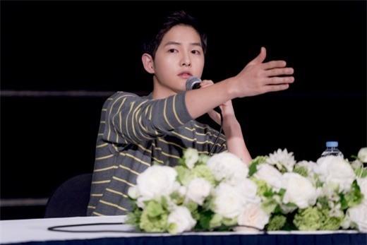 Song Joong Ki: 'Toi kho chiu khi lo anh voi ban gai cu' hinh anh 2