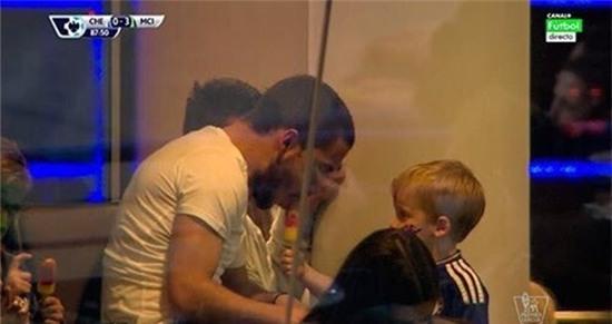 Hazard bi 'nem da' du doi du khong ra san hinh anh 1