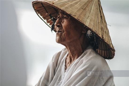 Hà Nội: Người mẹ 86 tuổi một mình bán nước ven hồ Giảng Võ, nuôi con bị bệnh Down - Ảnh 4.