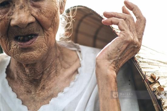 Hà Nội: Người mẹ 86 tuổi một mình bán nước ven hồ Giảng Võ, nuôi con bị bệnh Down - Ảnh 6.