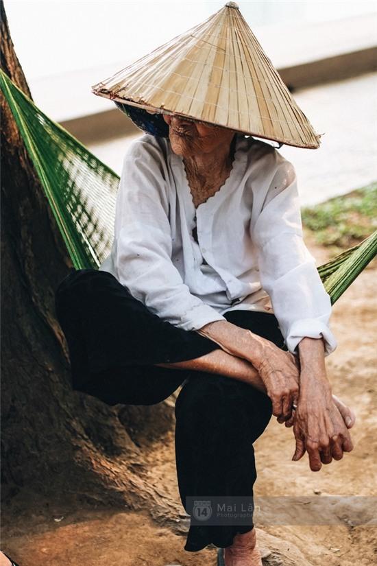 Hà Nội: Người mẹ 86 tuổi một mình bán nước ven hồ Giảng Võ, nuôi con bị bệnh Down - Ảnh 7.