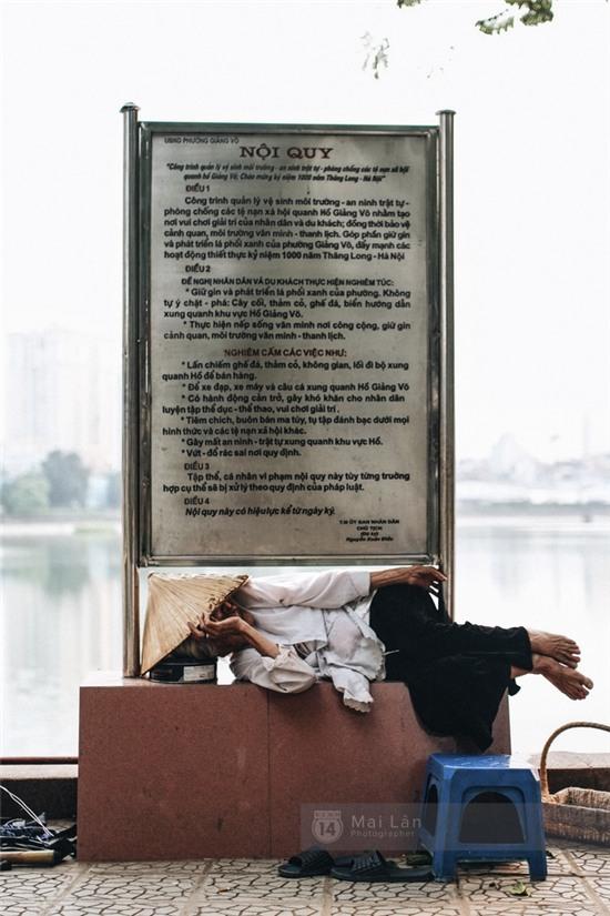 Hà Nội: Người mẹ 86 tuổi một mình bán nước ven hồ Giảng Võ, nuôi con bị bệnh Down - Ảnh 8.