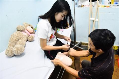cưa nhầm chân, nữ sinh bị cưa chân, Sở Y tế Đắk Lắk, bệnh viện Cư Kuin