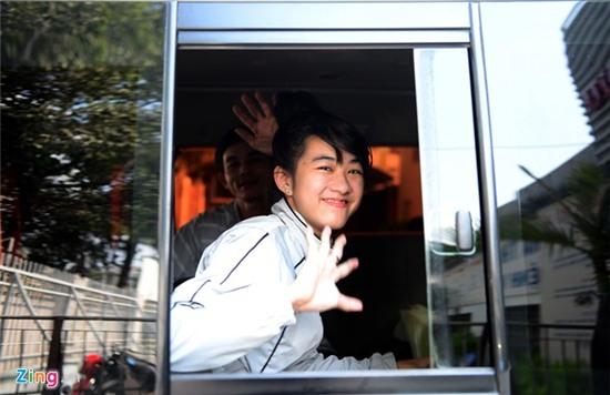 Nu sinh bi cua chan hao huc xuat vien ve nha hinh anh 12