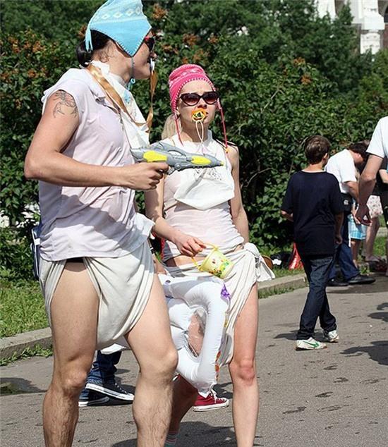 khoanh khac hai huoc cua cac cap vo chong hinh anh 13